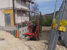 Glass transport with lateral suction unit